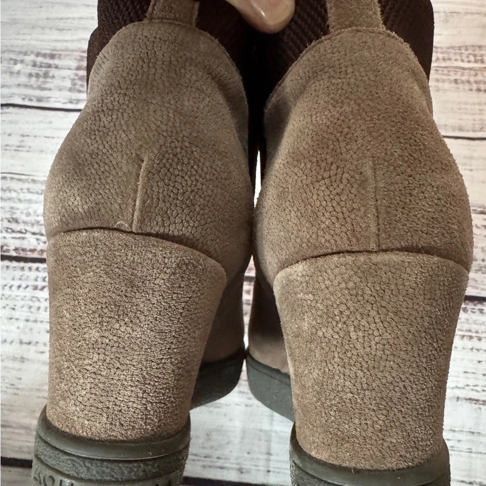 Aquatalia Claire Taupe Waterproof Wedge Italy Ankle Bootie Boots SZ 7.5